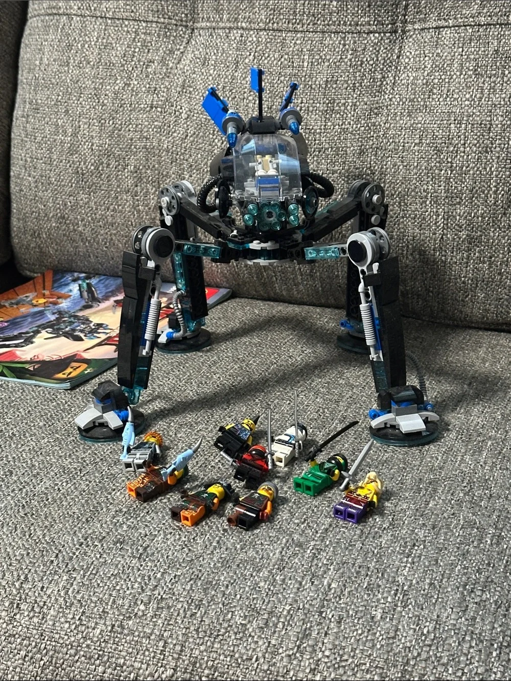Lego Ninjago Blue and Black Spider Mech with Multiple Minifigures